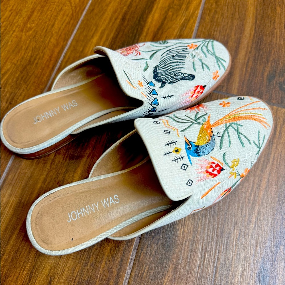Johnny was embroidered mule